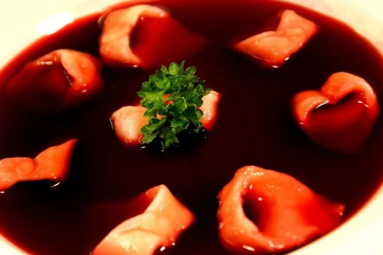 Den hemliga ingrediensen i syster Anastasias öron. Alla vill ha mer.