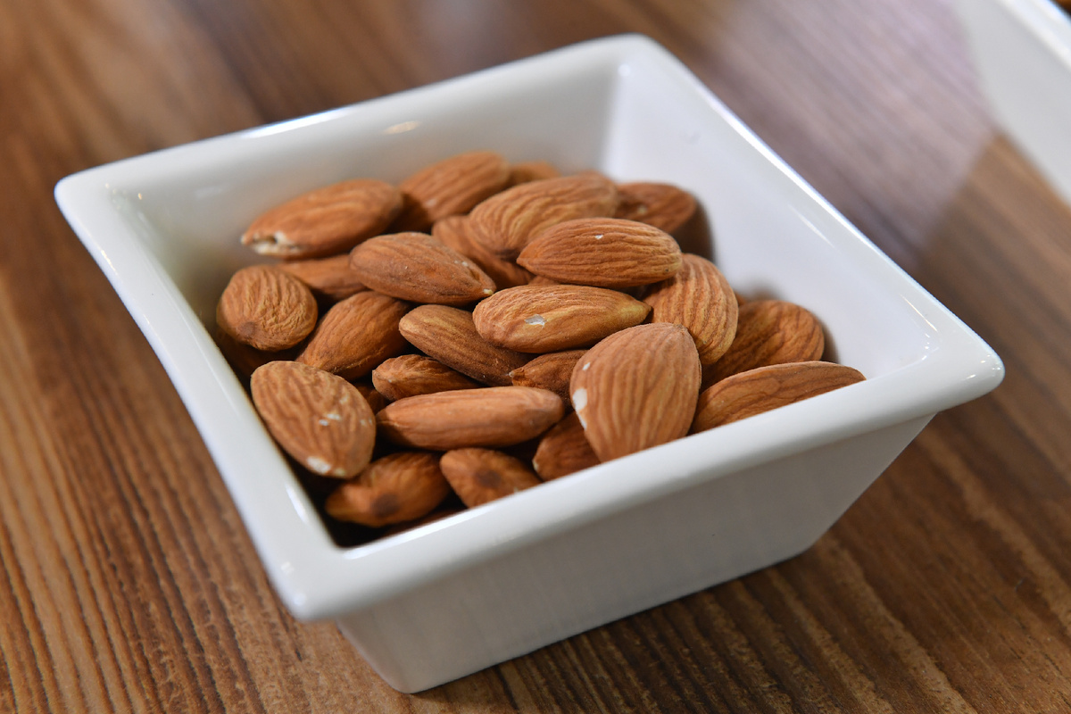 Mandlar på en tallrik