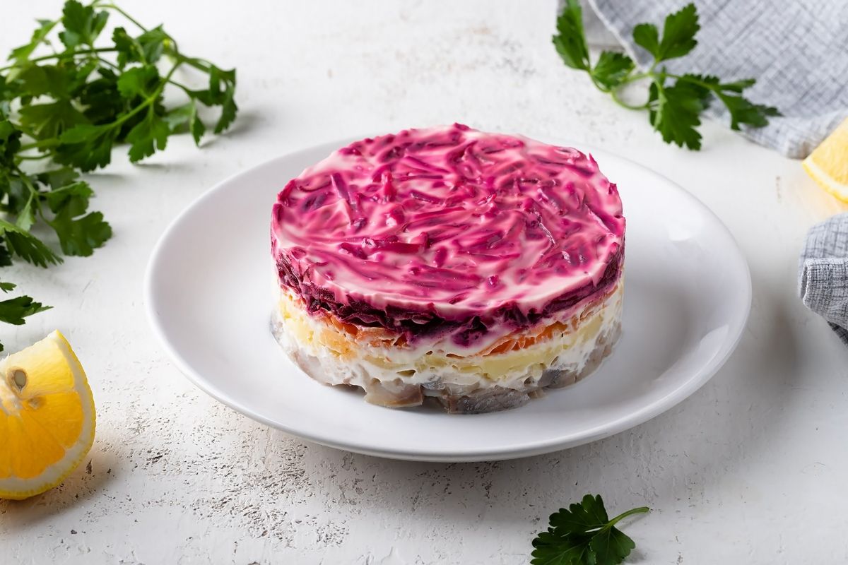 Min svärmor gör en sådan sillssallad. Jag har aldrig ätit en bättre.