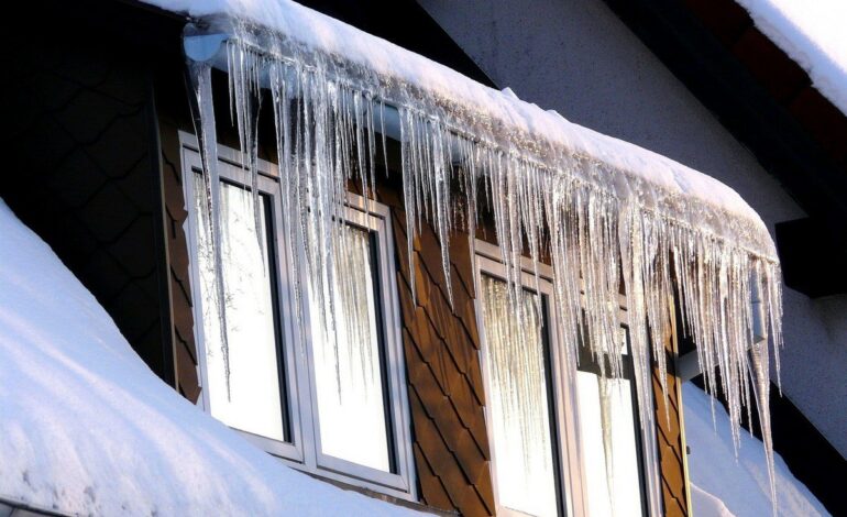 mat på balkongen på vintern