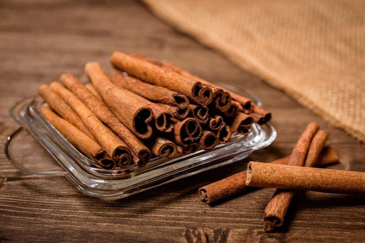 kanel på bordet