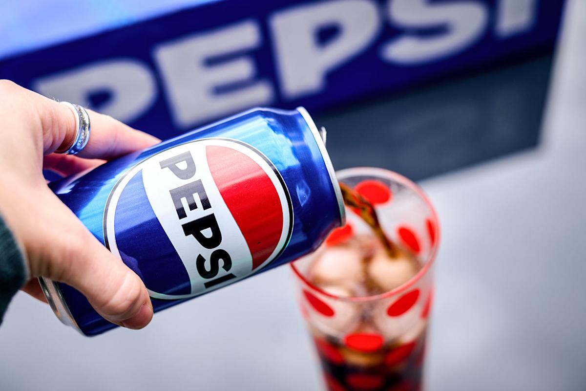 Pepsi hälldes upp i ett glas