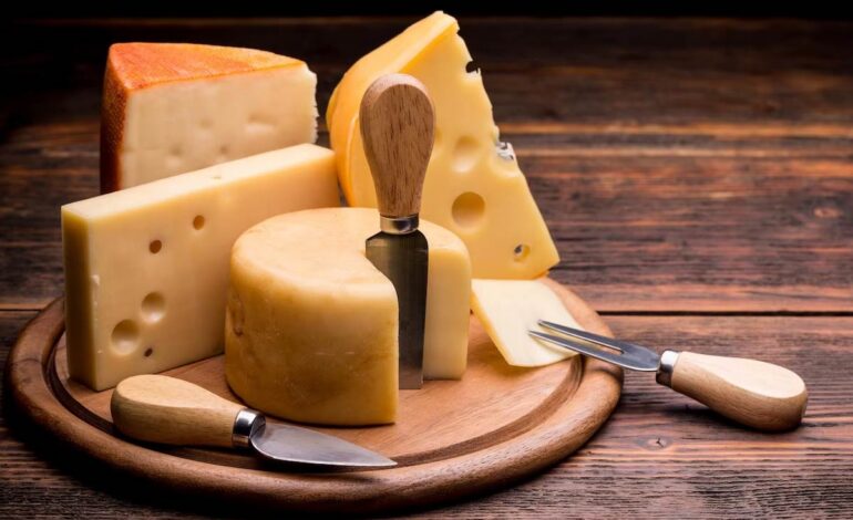 Kasta inte bort torr ost. Häll drycken över den så blir den mjuk och god.