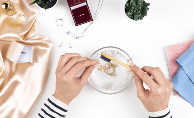 Rengöring av smycken hemma med egna händer