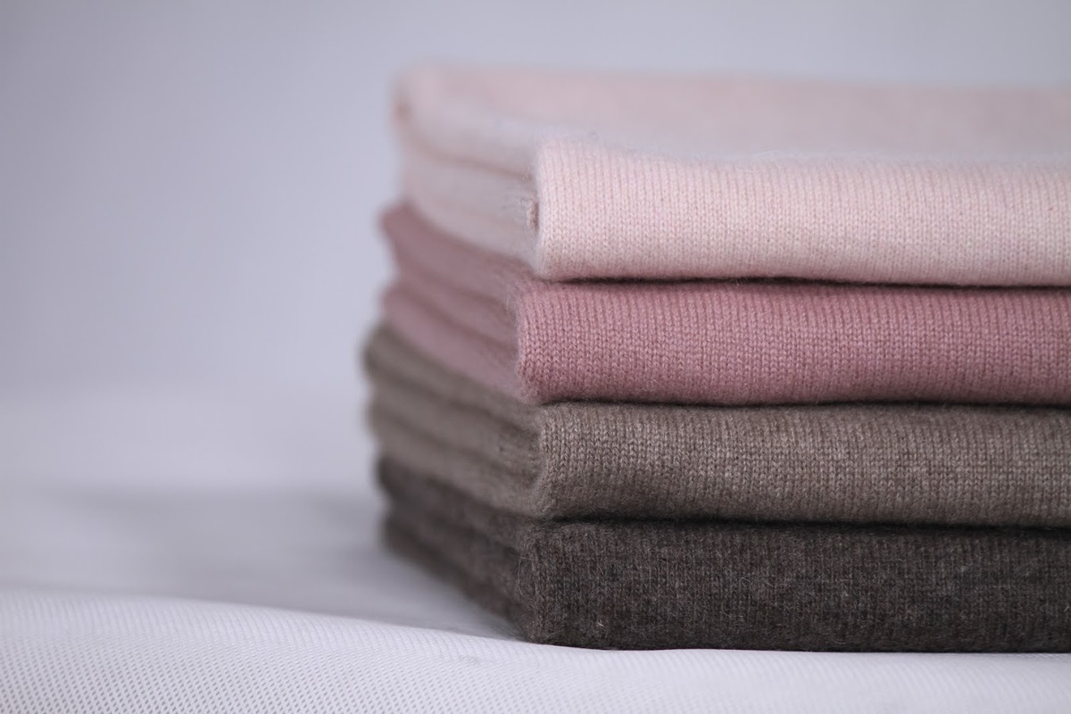 Är kashmir verkligen varmare än ull? Det här är det tyg du ska välja när temperaturen sjunker.