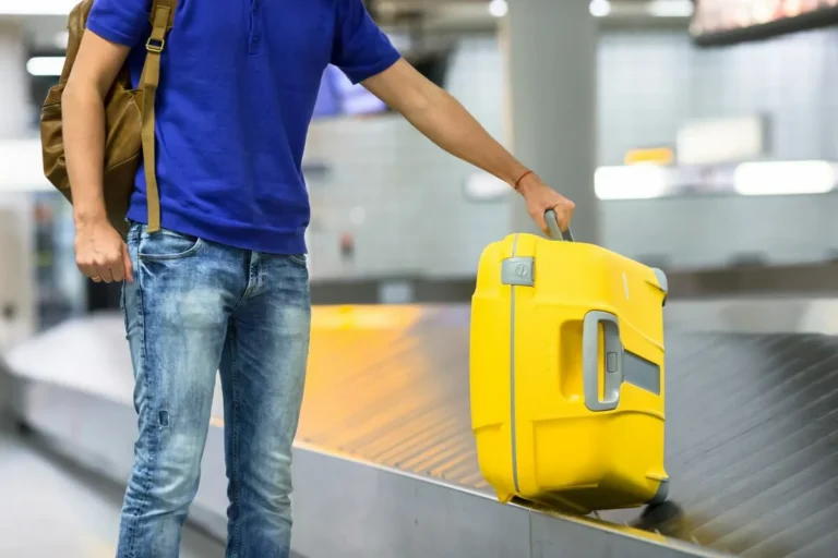 Köp inte en resväska i den här färgen. Det kan leda till problem på flygplatsen