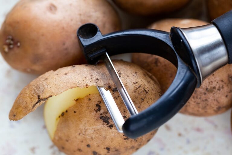 Så här skalar du potatis på några sekunder.