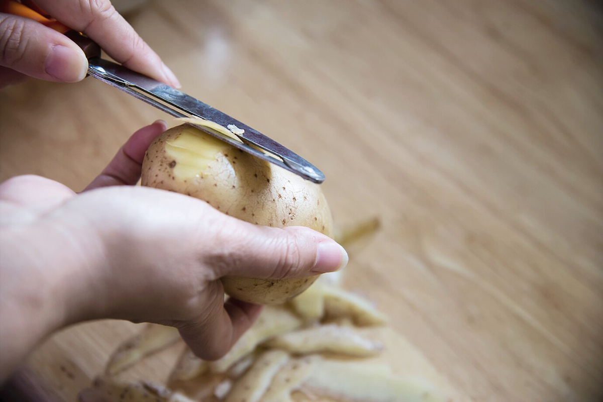 Så här skalar du potatis på några sekunder. 